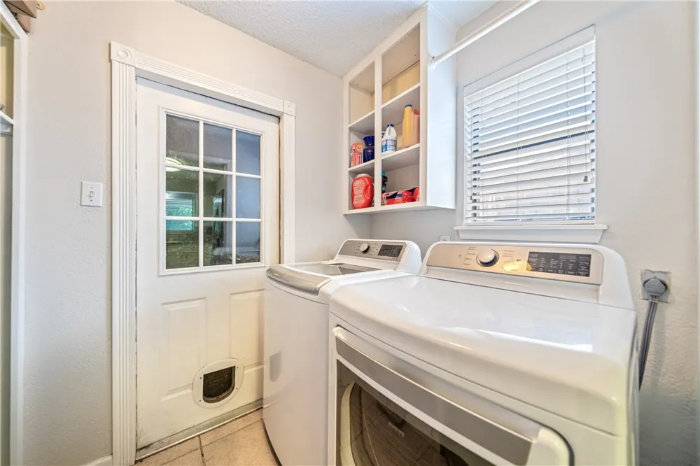 1809 Live Oak Drive Portland, TX 78374
