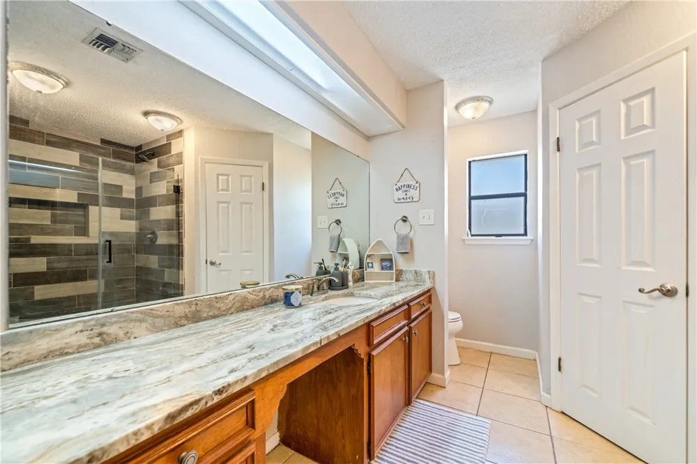 1809 Live Oak Drive Portland, TX 78374