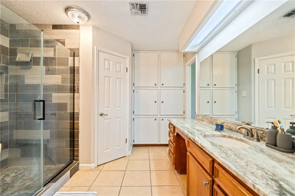 1809 Live Oak Drive Portland, TX 78374