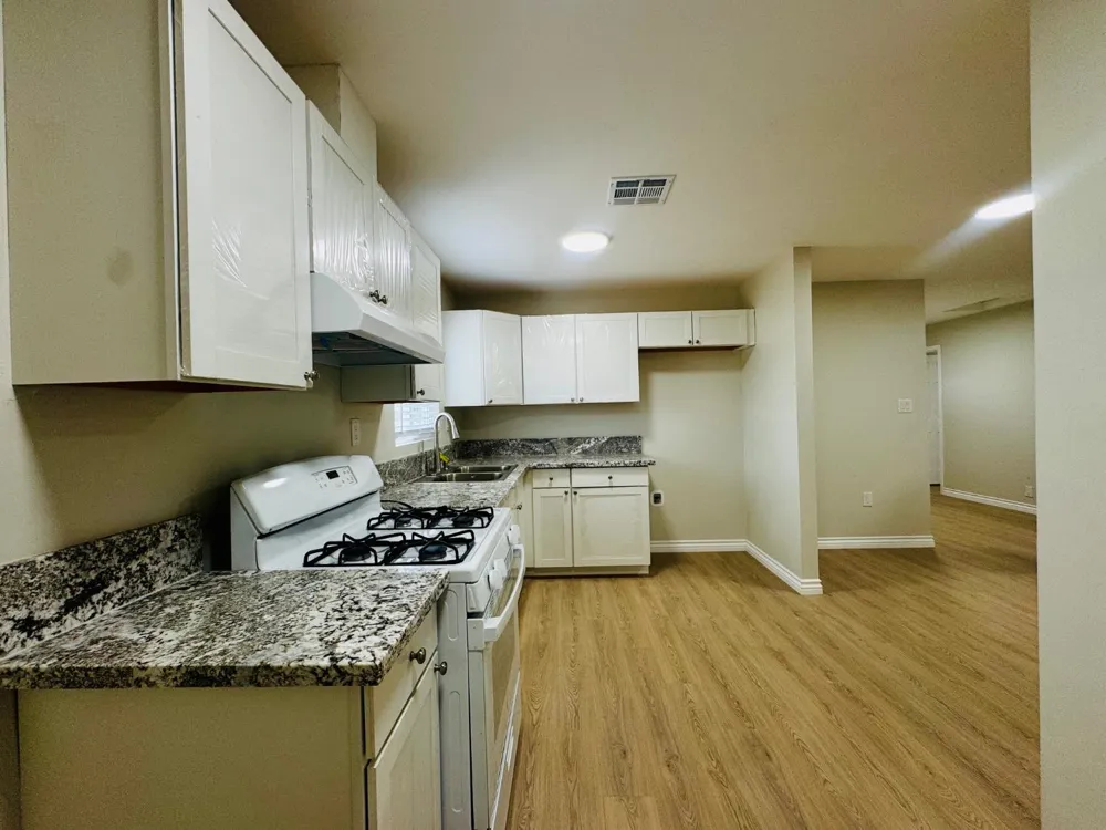 402 Mary Street Bakersfield, CA 93252