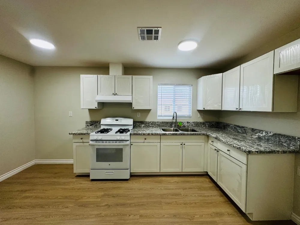 402 Mary Street Bakersfield, CA 93252