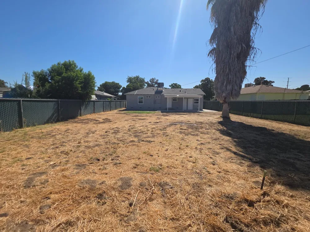 2568 Lotus Avenue Fresno, CA 93706