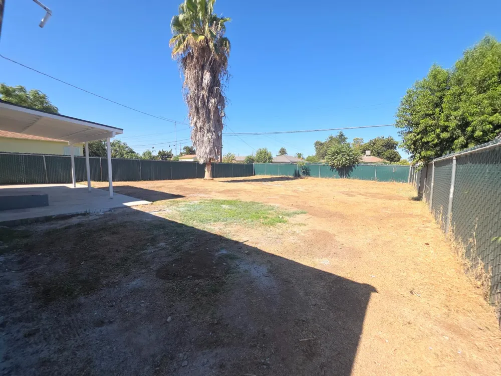 2568 Lotus Avenue Fresno, CA 93706