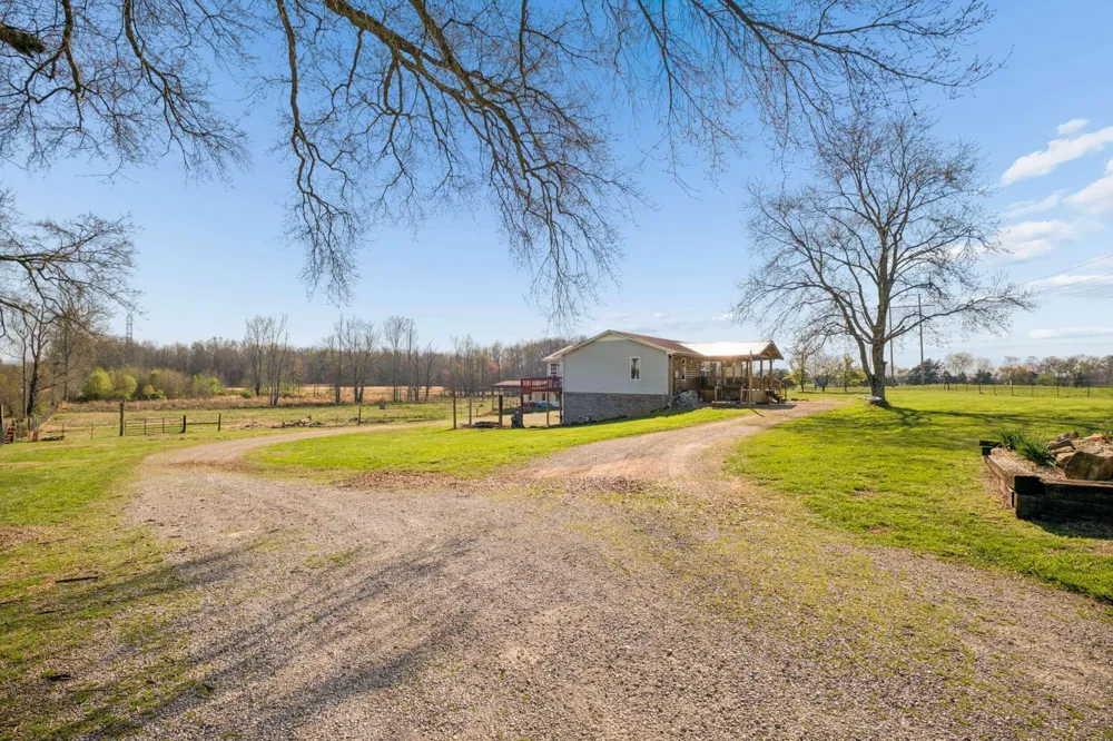 324 Laster Holman Lane Decherd, TN 37324