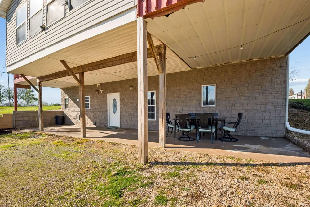324 Laster Holman Lane Decherd, TN 37324