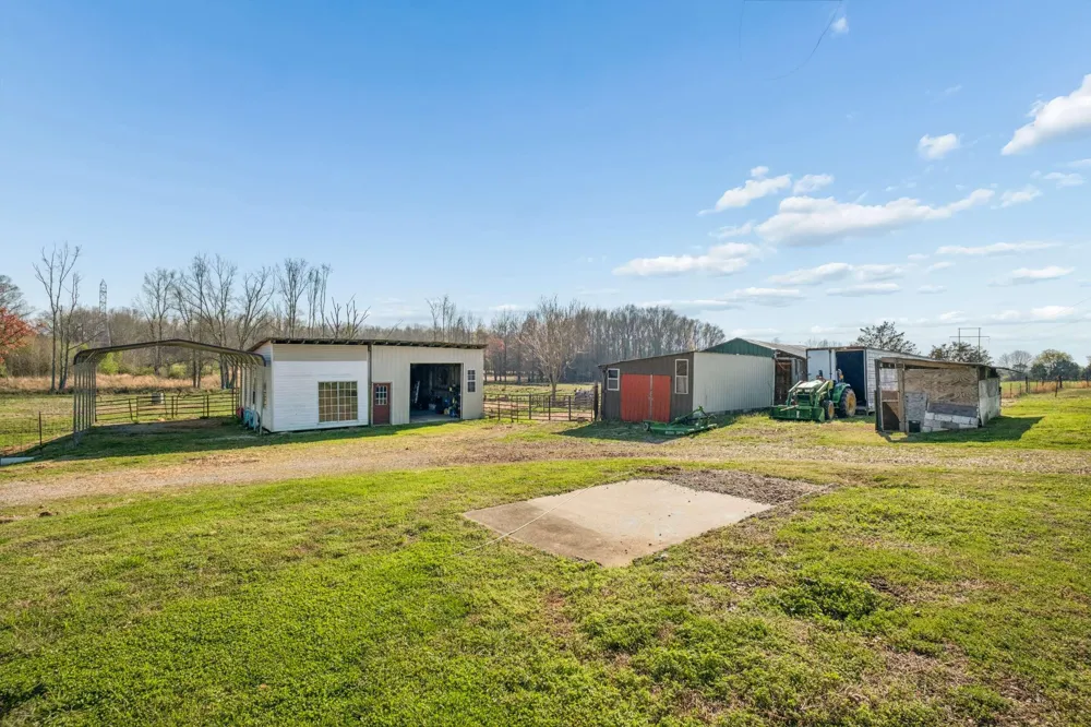 324 Laster Holman Lane Decherd, TN 37324