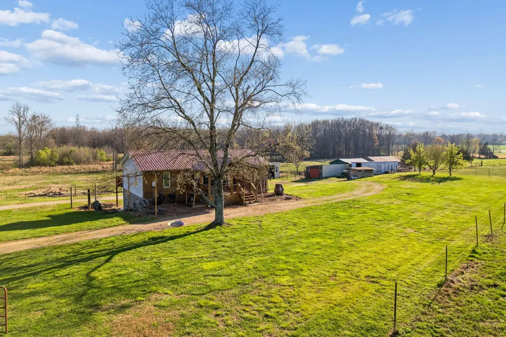 324 Laster Holman Lane Decherd, TN 37324
