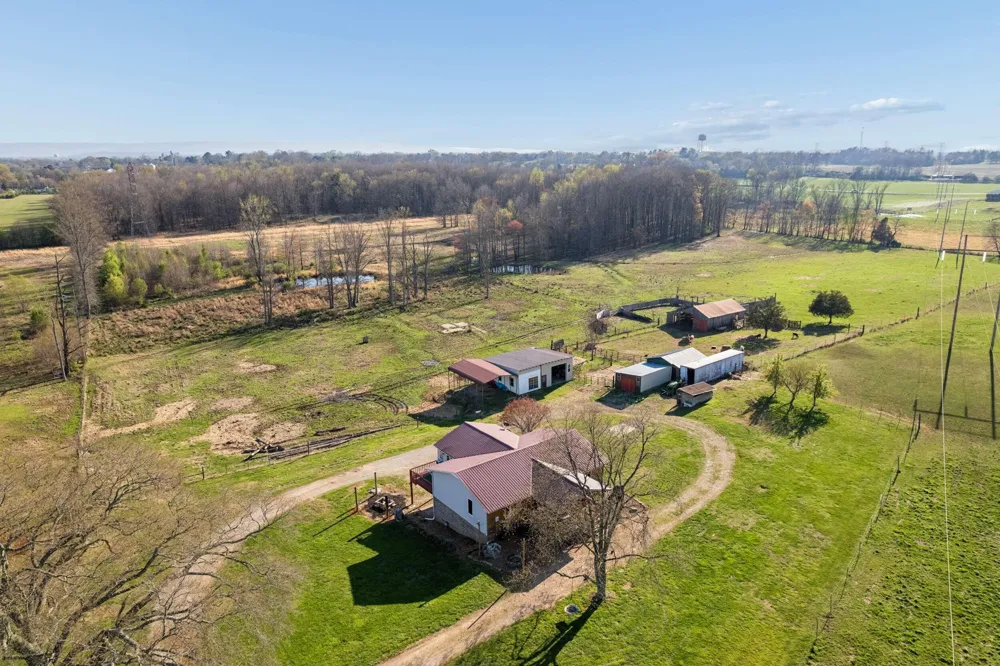 324 Laster Holman Lane Decherd, TN 37324