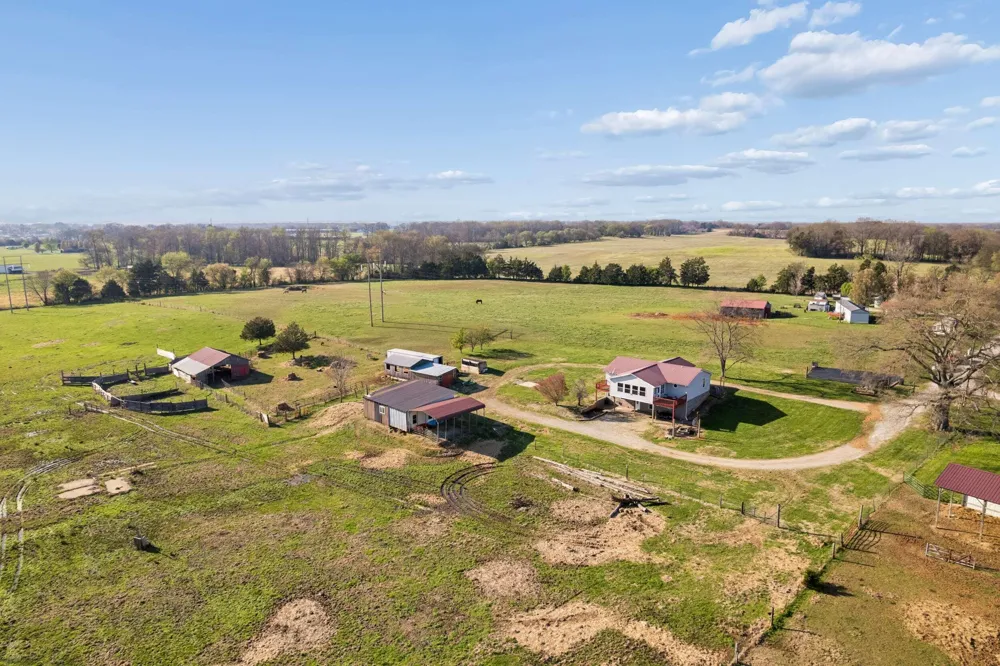 324 Laster Holman Lane Decherd, TN 37324