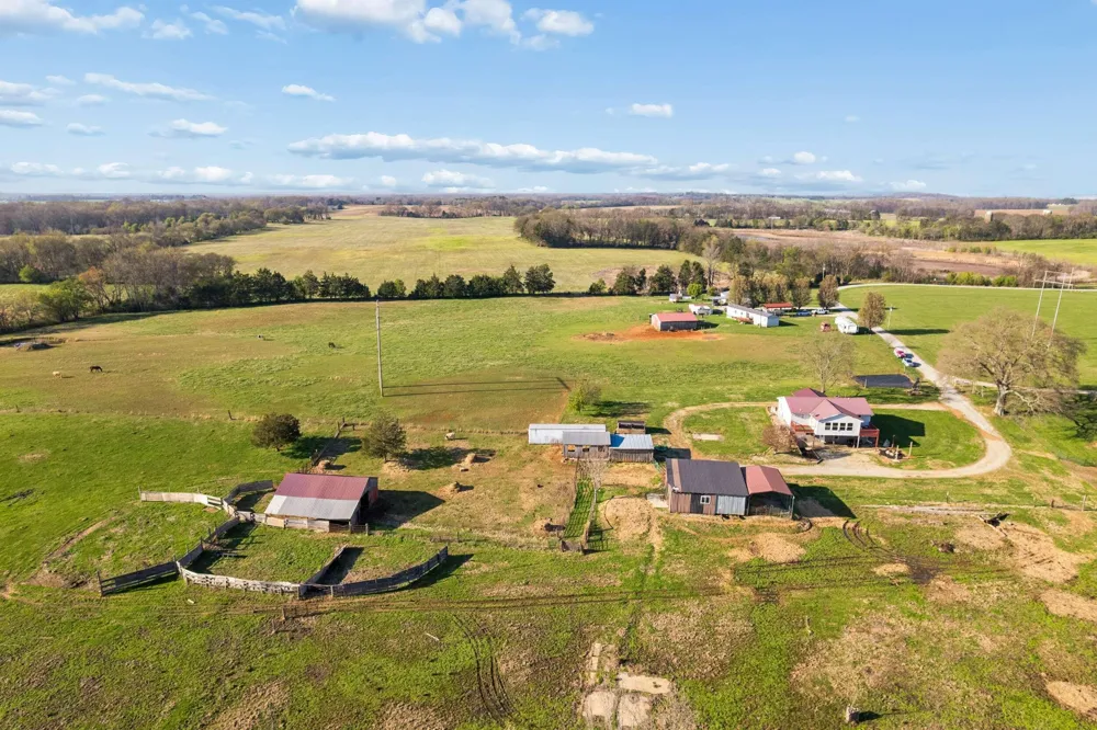 324 Laster Holman Lane Decherd, TN 37324