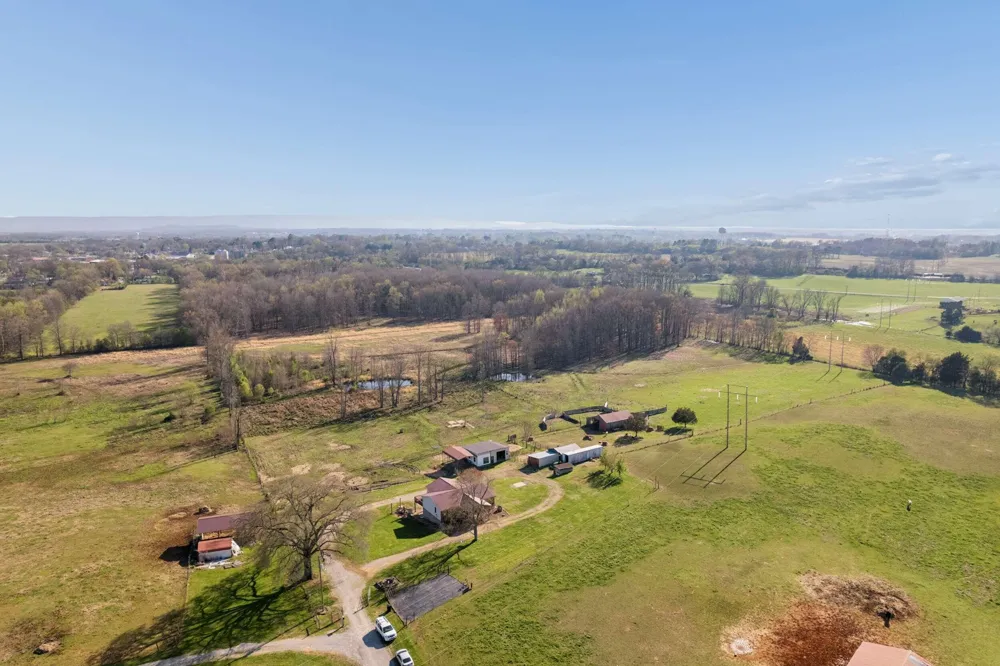 324 Laster Holman Lane Decherd, TN 37324