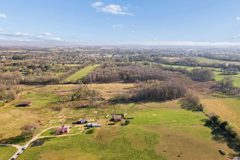 324 Laster Holman Lane Decherd, TN 37324