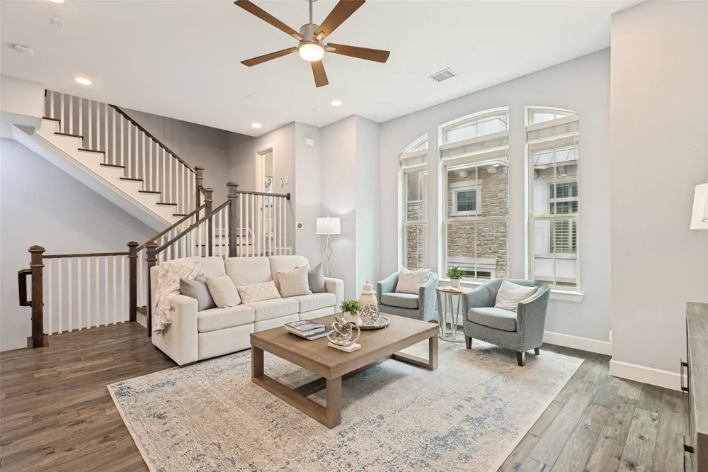 746 Spanish Oaks Place Dallas, TX 75204