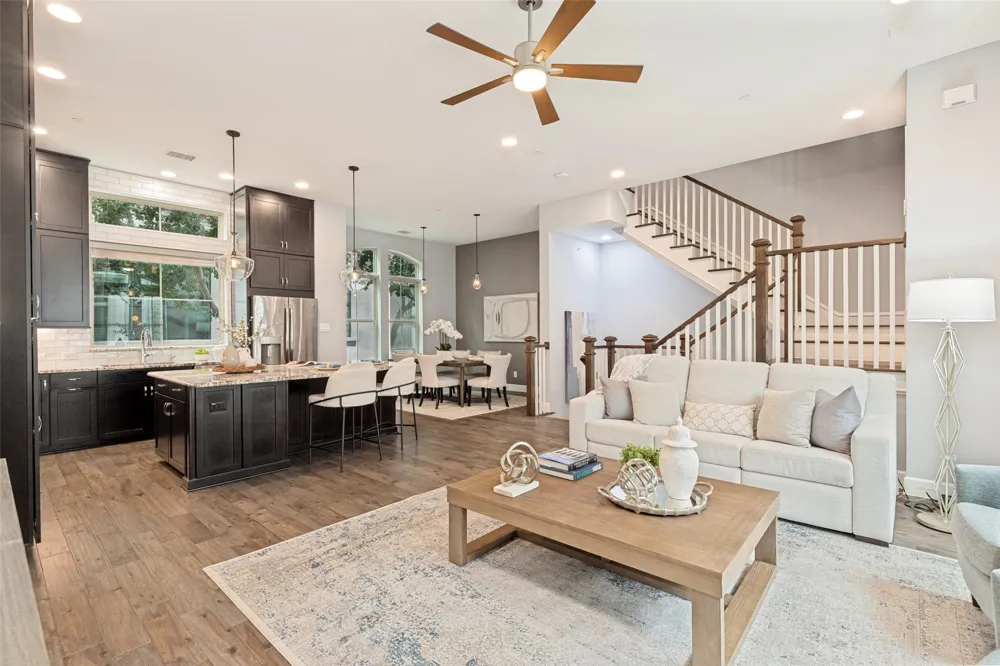 746 Spanish Oaks Place Dallas, TX 75204