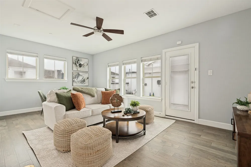746 Spanish Oaks Place Dallas, TX 75204