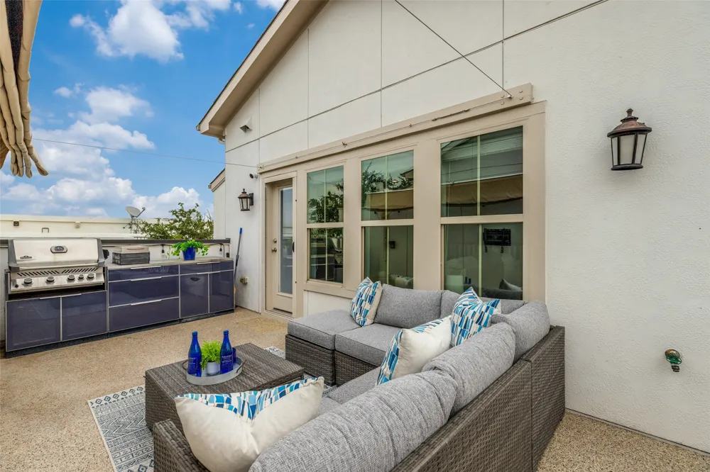 746 Spanish Oaks Place Dallas, TX 75204