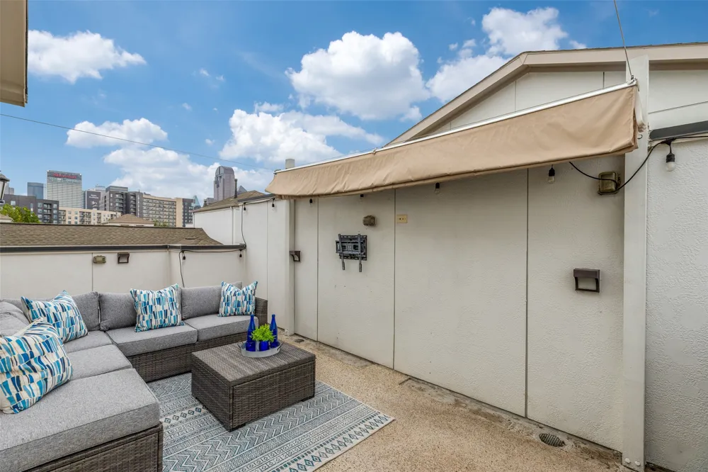746 Spanish Oaks Place Dallas, TX 75204