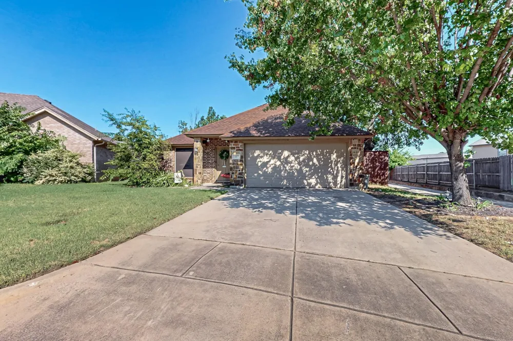 337 Grace Circle Hurst, TX 76053