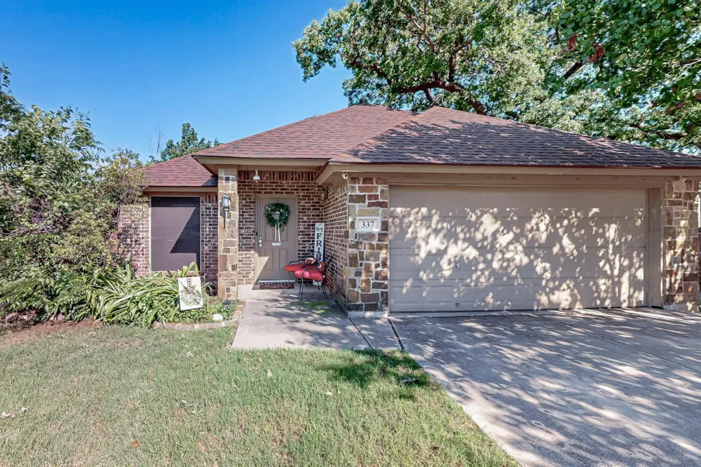 337 Grace Circle Hurst, TX 76053