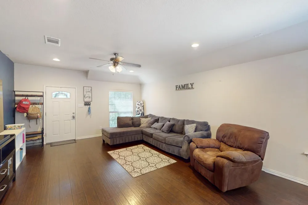 337 Grace Circle Hurst, TX 76053