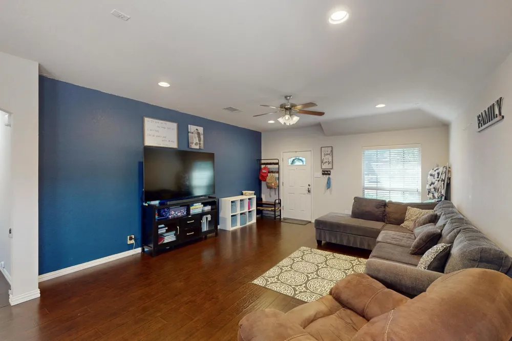 337 Grace Circle Hurst, TX 76053