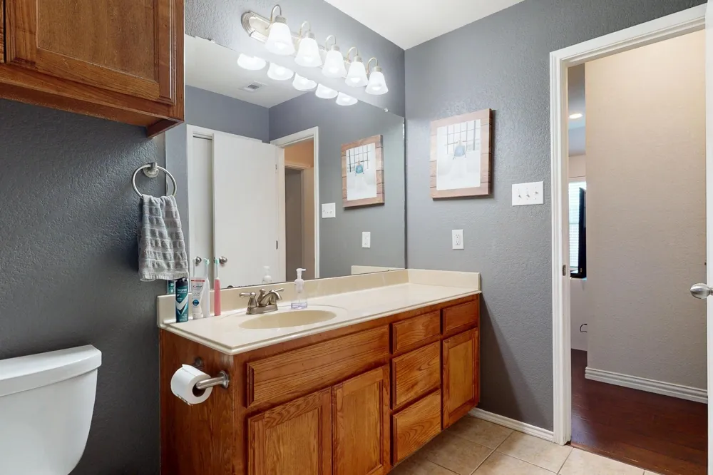 337 Grace Circle Hurst, TX 76053