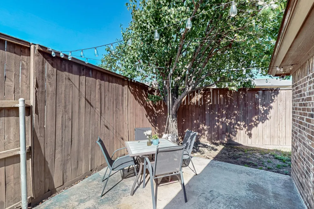 337 Grace Circle Hurst, TX 76053