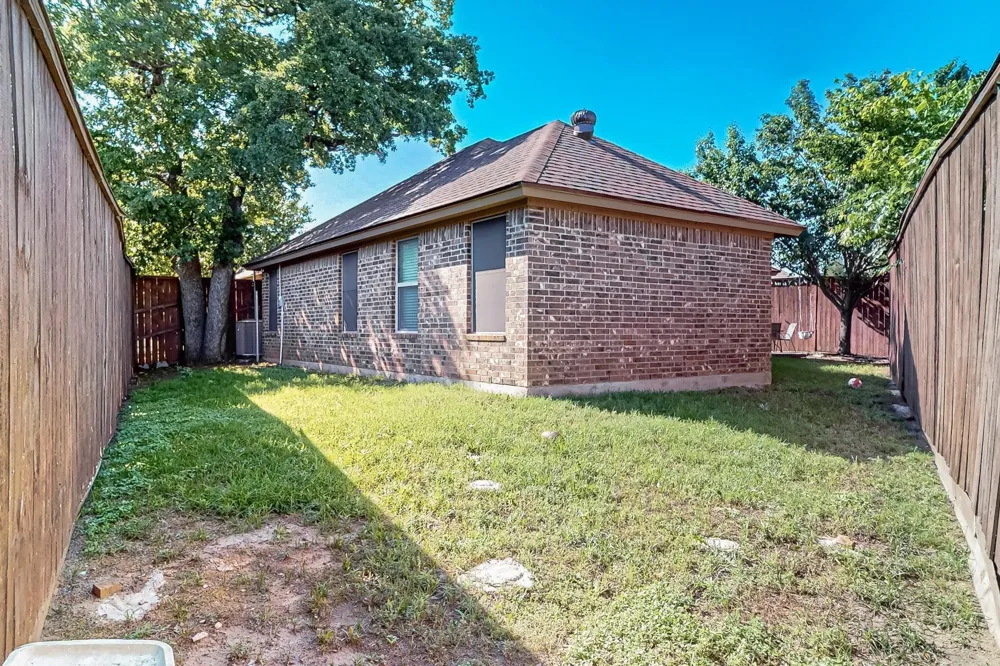 337 Grace Circle Hurst, TX 76053