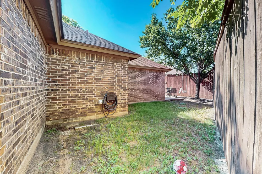 337 Grace Circle Hurst, TX 76053