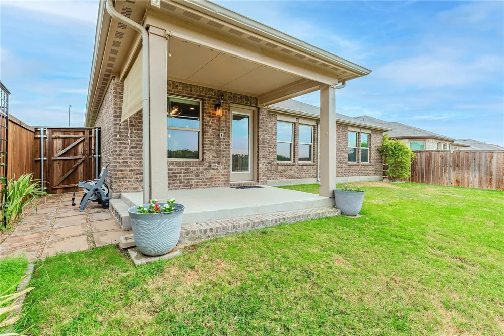 112 Plumed Thistle Drive Fort Worth, TX 76131
