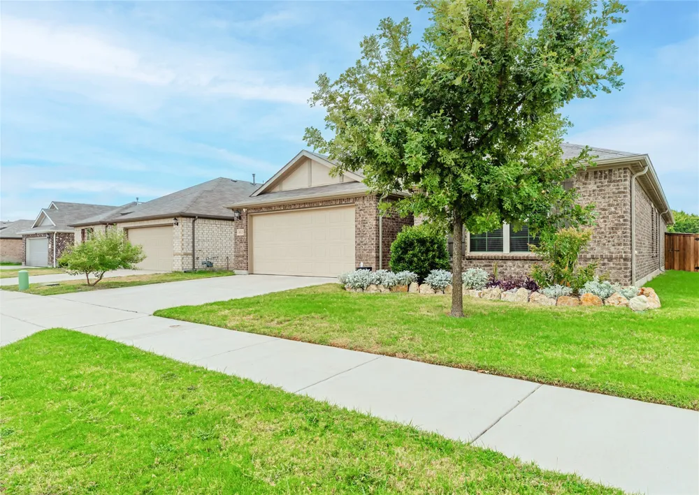 112 Plumed Thistle Drive Fort Worth, TX 76131