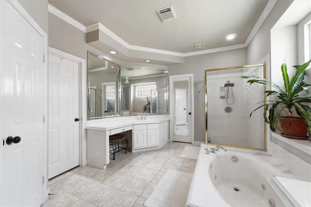2443 Riverway Oak Drive Kingwood, TX 77345