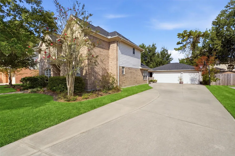 2443 Riverway Oak Drive Kingwood, TX 77345
