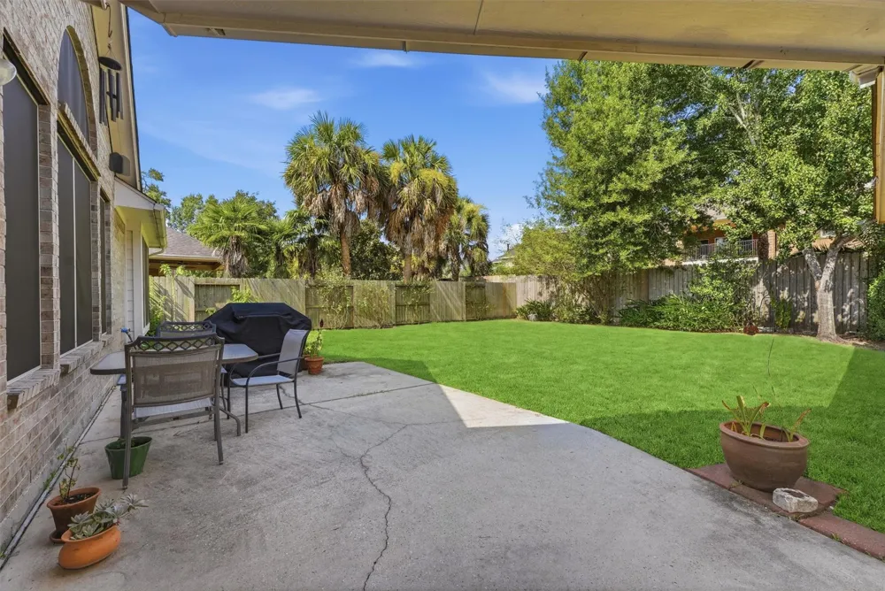 2443 Riverway Oak Drive Kingwood, TX 77345