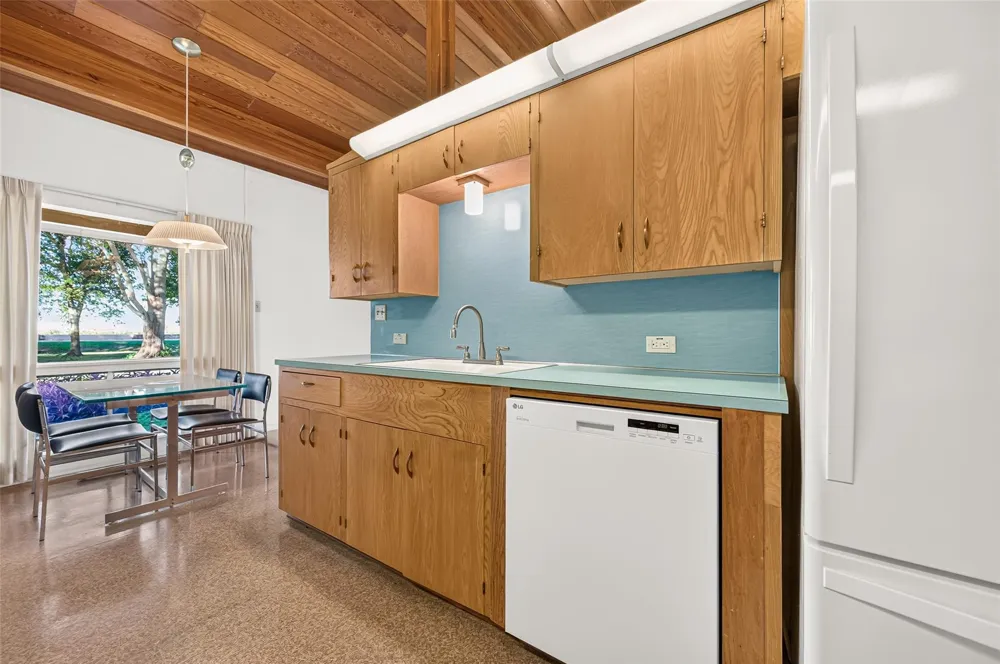 14438 Highway 36 Needville, TX 77461