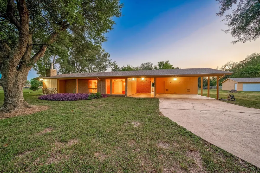 14438 Highway 36 Needville, TX 77461