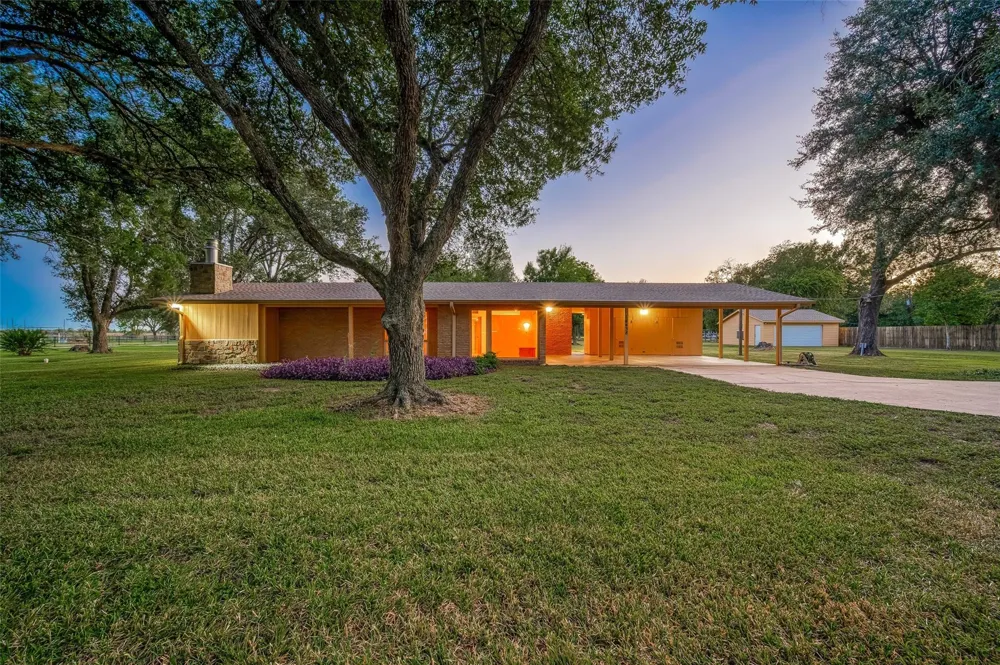 14438 Highway 36 Needville, TX 77461