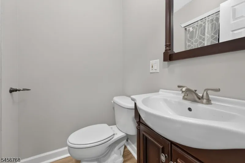 1513 Spruce Hills Dr Glen Gardner, NJ 08826