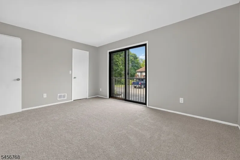 1513 Spruce Hills Dr Glen Gardner, NJ 08826