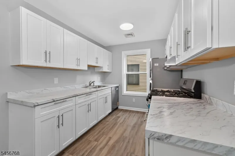 1513 Spruce Hills Dr Glen Gardner, NJ 08826