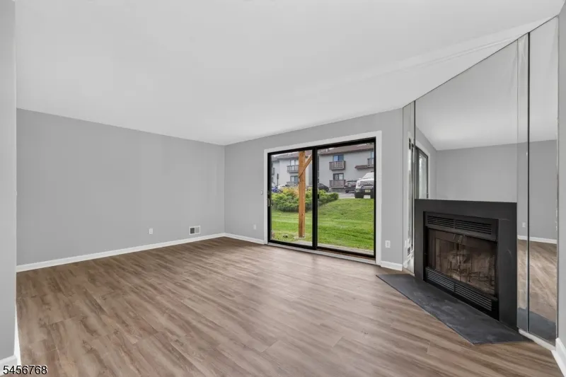 1513 Spruce Hills Dr Glen Gardner, NJ 08826