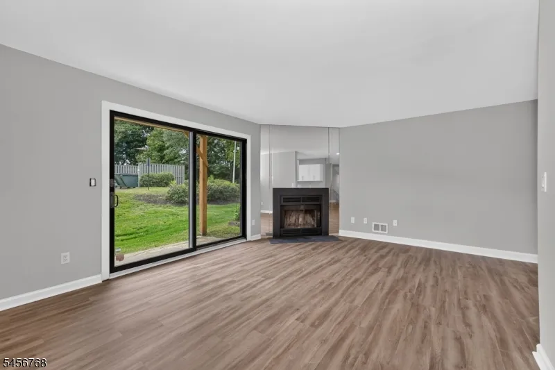 1513 Spruce Hills Dr Glen Gardner, NJ 08826