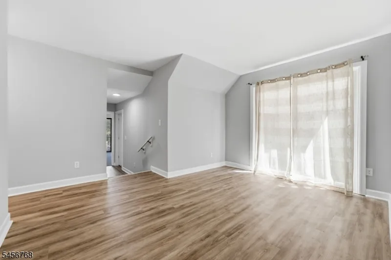 1513 Spruce Hills Dr Glen Gardner, NJ 08826