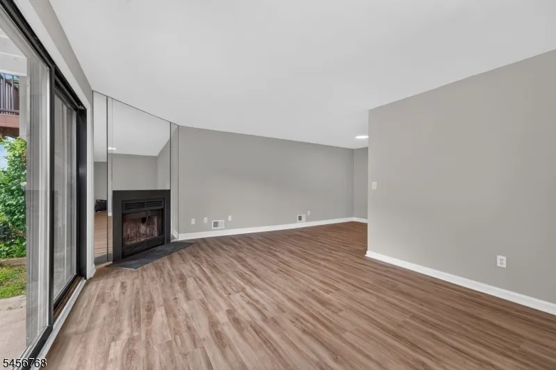 1513 Spruce Hills Dr Glen Gardner, NJ 08826