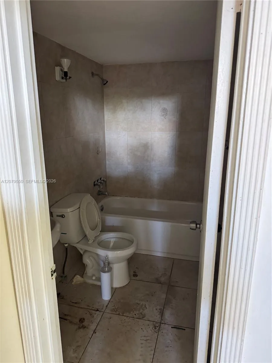 13390 NE 7th Ave #214 North Miami, FL 33161