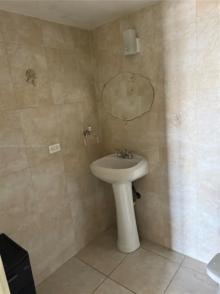 13390 NE 7th Ave #214 North Miami, FL 33161