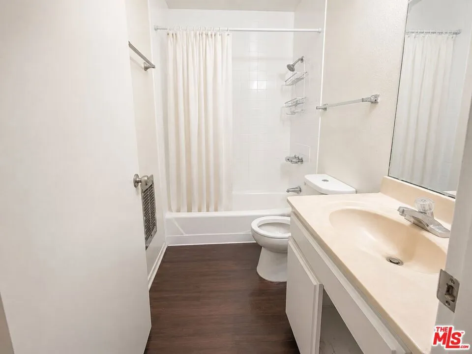 1208 W Adams Boulevard #9 Los Angeles, CA 90007