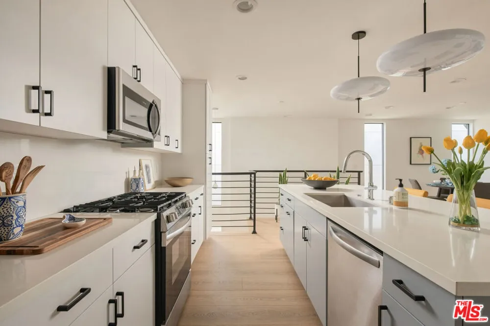 4136 Normal Avenue Los Angeles, CA 90029