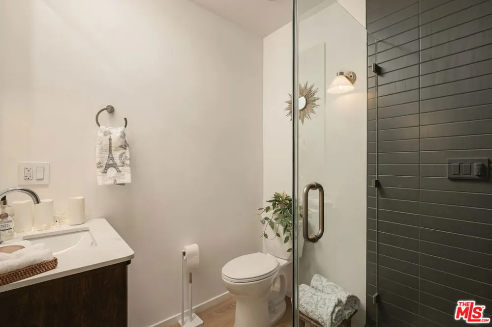 4136 Normal Avenue Los Angeles, CA 90029