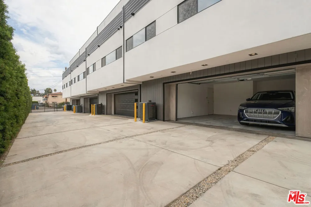 4136 Normal Avenue Los Angeles, CA 90029
